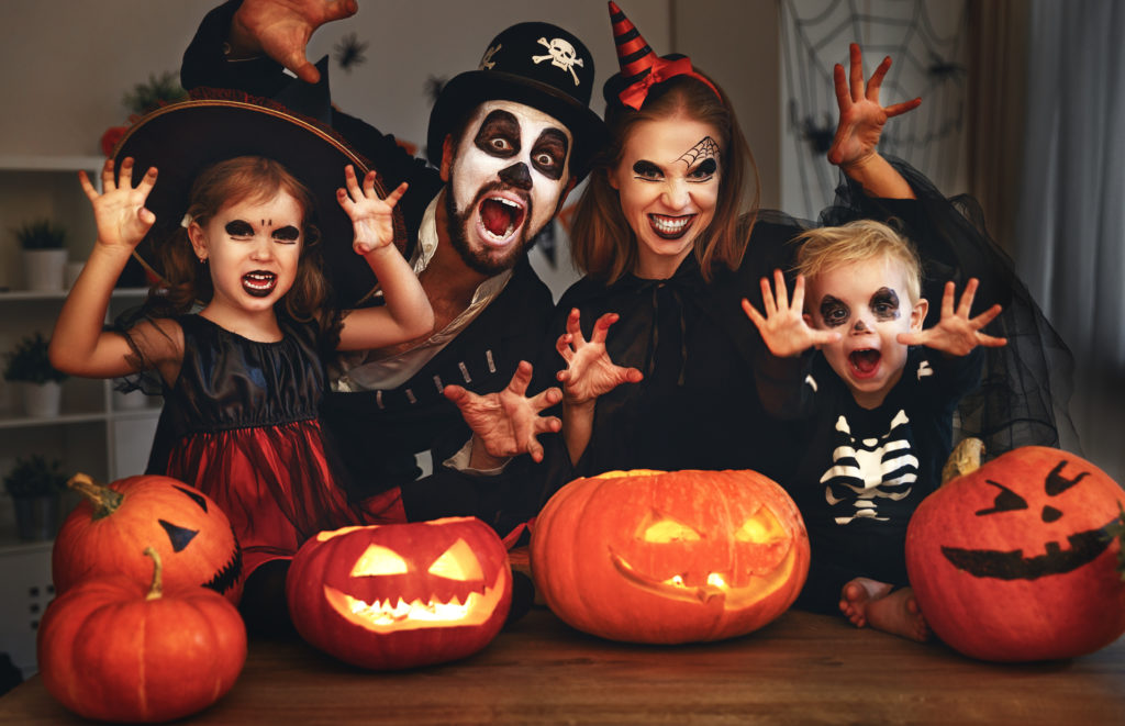 Outlet-Horror-Shop -Outlet-Horror-Shop halloween family 1024x661 1