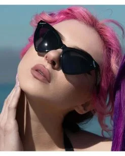 KILLSTAR Bat An Eye Fledermaus-Sonnenbrille 7 KILLSTAR Bat An Eye Fledermaus-Sonnenbrille -Outlet-Horror-Shop killstar bat an eye fledermaus sonnenbrille killstar bat an eye sunglasses gothic fashion gothic mode 51115 03