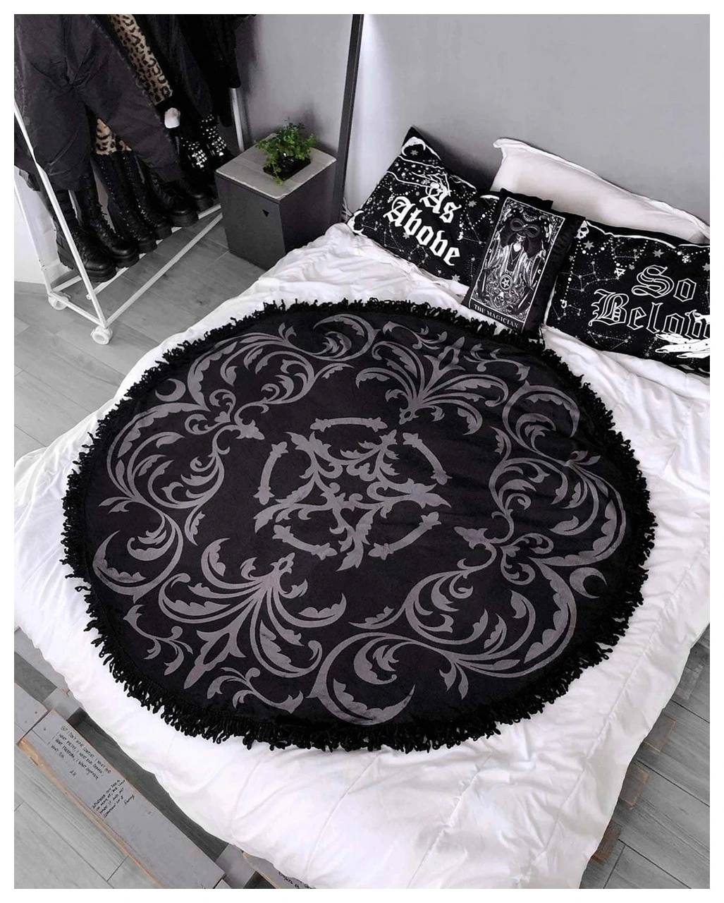 KILLSTAR Morticia Tagesdecke Rund 4 KILLSTAR Morticia Tagesdecke Rund – Bild 2