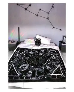 KILLSTAR Zodiac Tagesdecke 5 KILLSTAR Zodiac Tagesdecke -Outlet-Horror-Shop killstar zodiac tagesdecke killstar zodiac kuscheldecke gothic wohnaccessoire gothic geschenkartikel 51037 02