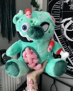 KILLSTAR Zombieal Plüschtier 7 KILLSTAR Zombieal Plüschtier -Outlet-Horror-Shop killstar zombieal pluesch tier undead teddy killstar kreeptures gothic kuscheltier gothic accessoires und geschenkideen 53720