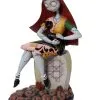 Sally Auf Grabstein Mit Katze Sammelfigur 19 Cm -Outlet-Horror-Shop nightmare before christmas sally auf grabstein mit schwarzer katze polyresin sammelfigur nightmare before christmas fanartikel sally fanartikel 53564 3