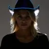 Schwarzer Cowboyhut Mit Neon Beleuchtung -Outlet-Horror-Shop schwarzer cowboyhut mit neon leuchteffekt cowgirl hut cowboy kostuem cowgirl kostuem kostuem zubehoer kostuem accessoire 53426 01