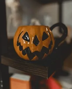 Spooky Pumpkin Tasse -Outlet-Horror-Shop spooky pumpkin tasse lively ghosts haunted hallows tasse kuerbis tasse 52173