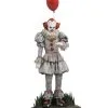 Stephen Kings ES - Pennywise Figur 25cm -Outlet-Horror-Shop stephen kings es pennywise diorama figur 25cm halloween und horror merchandise 52029