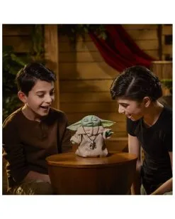 The Child Baby Yoda Figur Mit Bewegung & Sound - The Mandalorian -Outlet-Horror-Shop the child baby yoda figur mit bewegung und sound star wars the mandalorian baby yoda grogu animatronic 51316 4