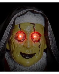 Zombie Nonne Mit Blinkenden Augen 137cm 7 Zombie Nonne Mit Blinkenden Augen 137cm -Outlet-Horror-Shop zombie nonne mit blinkenden augen zombie nun with blinking eyes halloween haengefigur halloween deko 51742 03